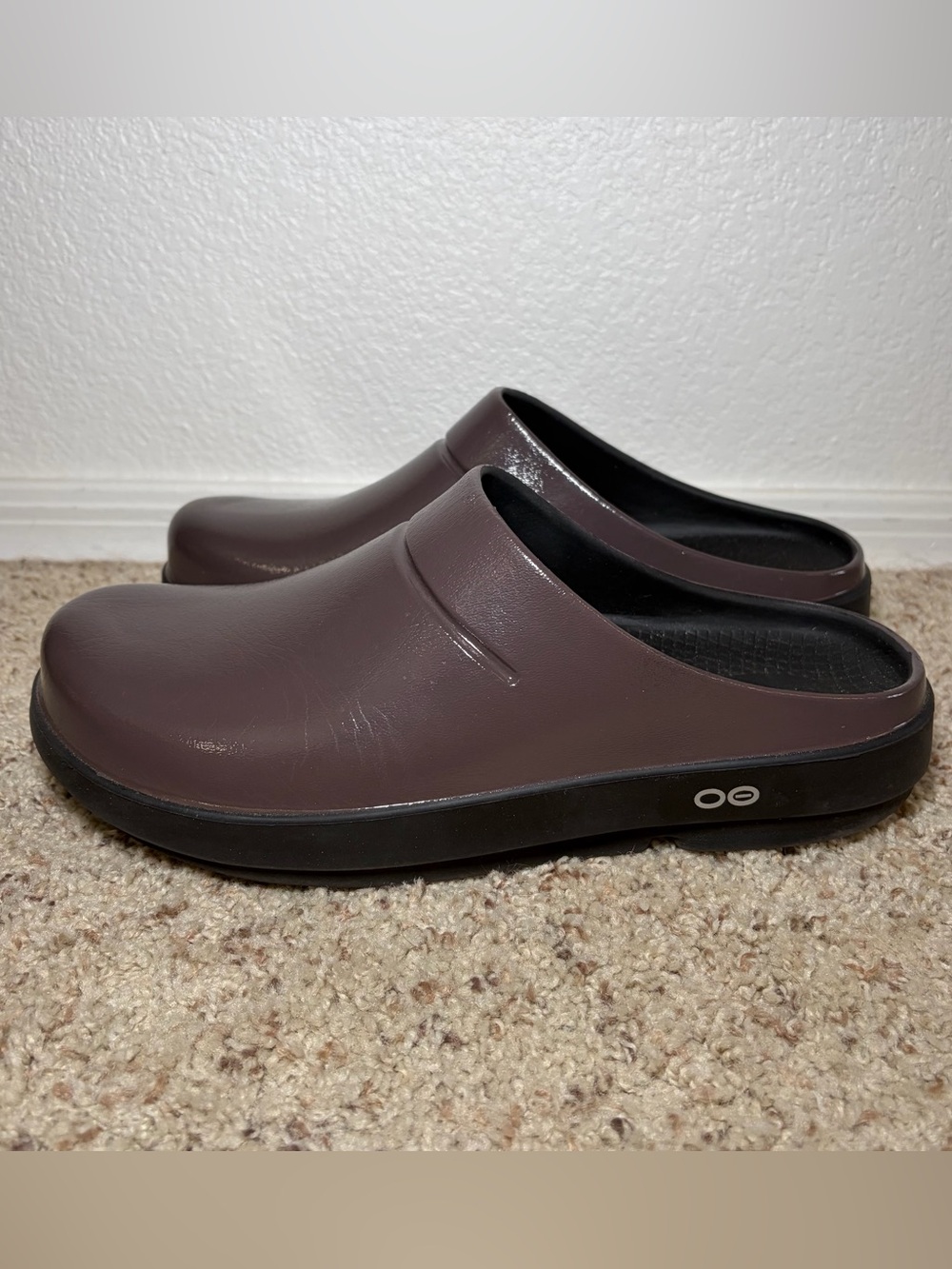 OOFOS OOcloog Luxe Metallic Plum Brown Recovery Clogs M8 W11 EU42 Slip On Y2K
